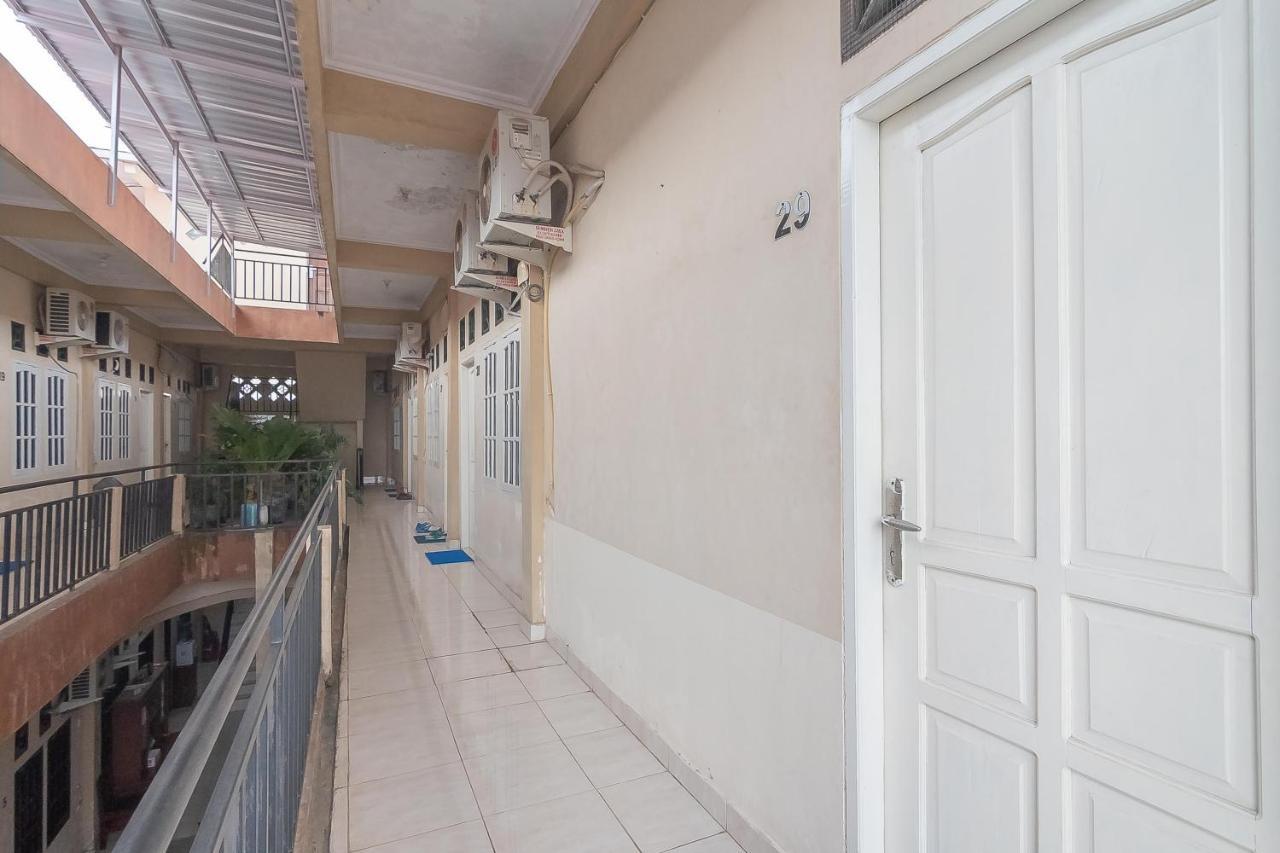 Отель Reddoorz Syariah Near Terminal Batu Ampar 2 Баликпапан Экстерьер фото